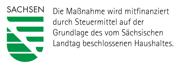 landessignet-sachsen-mit-forderhinweis-weier-hintergrund.png  